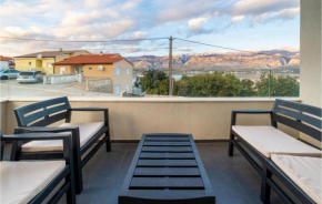 Beautiful Apartment In Posedarje With Wifi